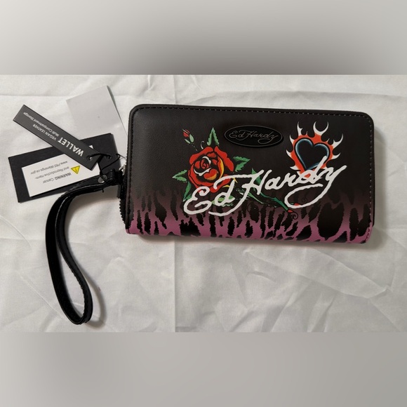 Ed Hardy Black and Pink Graphic Wallet - Picture 4 of 6